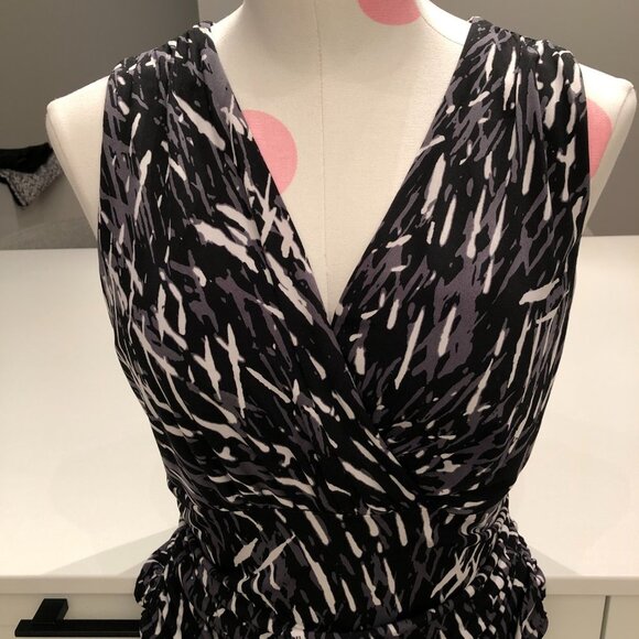 Nine West V Neck Sleeveless Midi Dress with Side Ruching Black White Gray Sz 8 - Picture 2 of 14